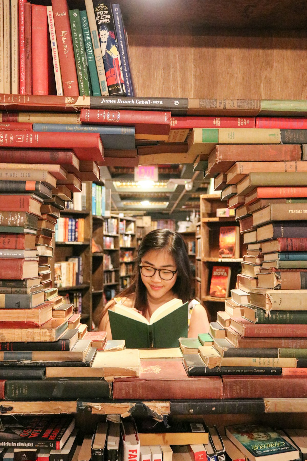 طلاب يتحضرون لاختبار اللغة الإنجليزية